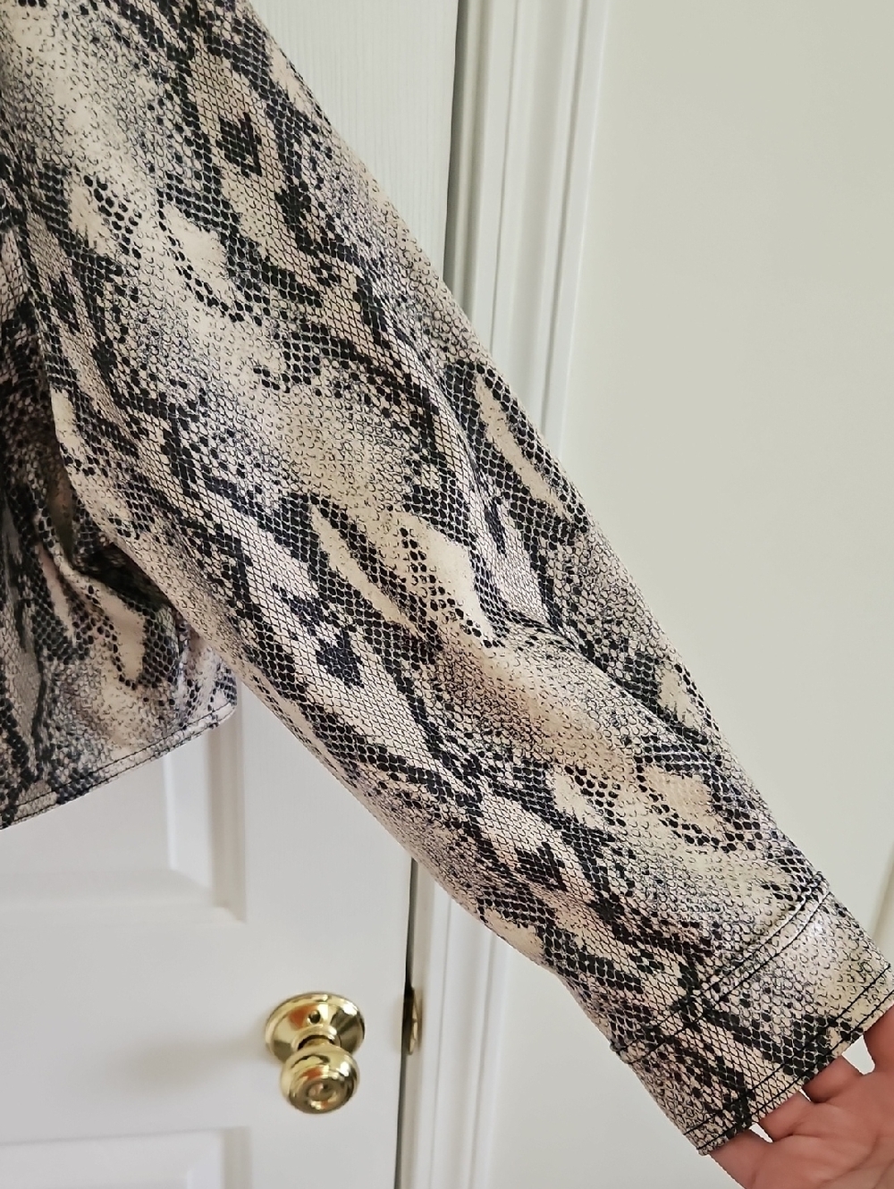 Jennifer Lopez Snake-Print Faux Leather Cropped Jacket - Picture 9 of 16